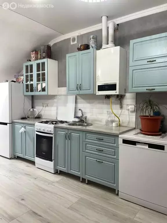 2-комнатная квартира: Владикавказ, улица Шамиля Джикаева, 7 (59 м) - Фото 0