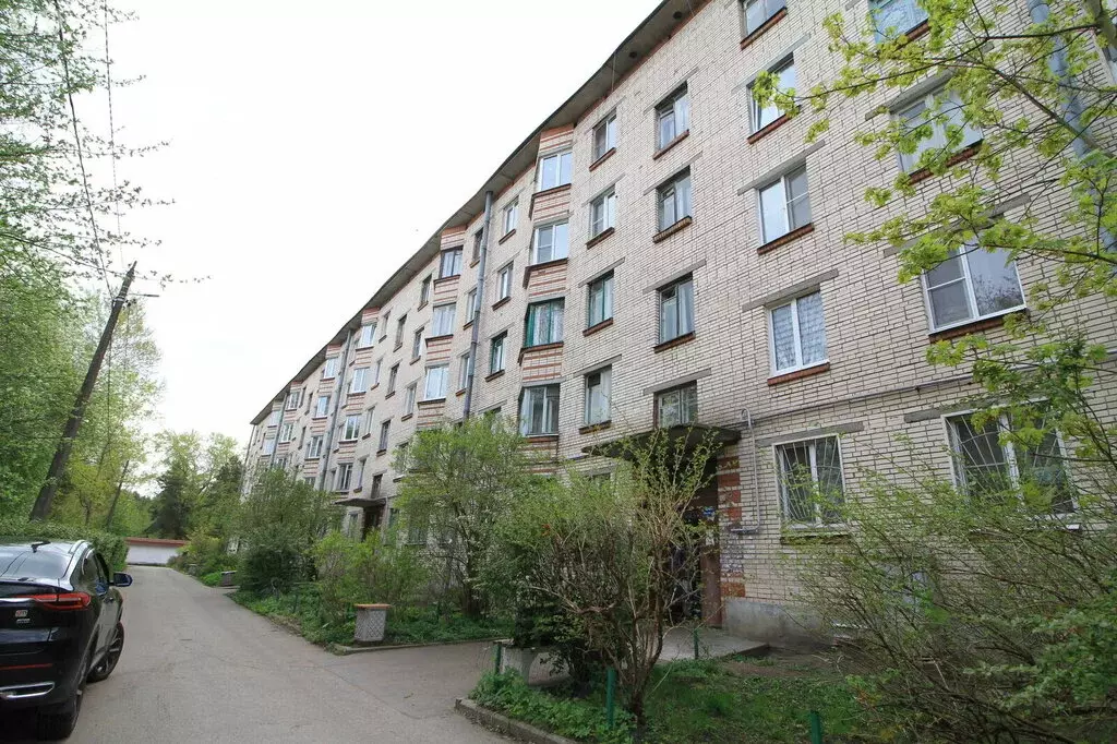 3-комнатная квартира: городской посёлок Большая Ижора, улица Астанина, ... - Фото 0