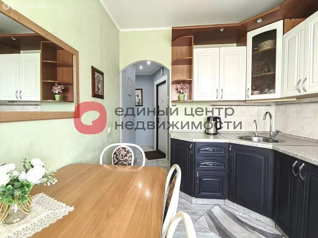 3-комнатная квартира: Тюмень, улица Домостроителей, 18 (65.8 м) - Фото 1