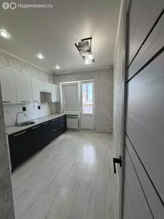 Квартира-студия: Астрахань, улица Бабаевского, 1к1 (50.7 м) - Фото 2