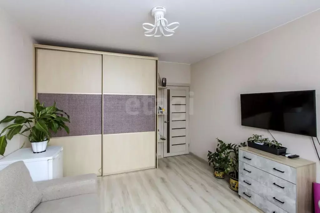 1-к кв. Тюменская область, Тюмень ул. Газовиков, 49 (33.0 м) - Фото 0