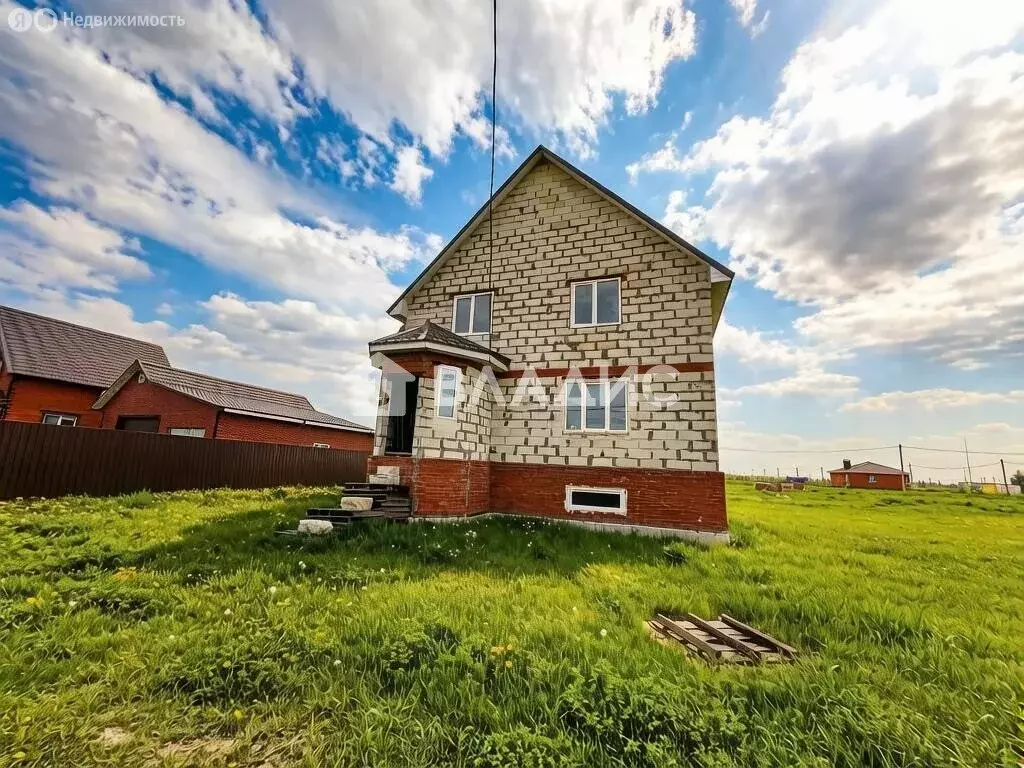 Дом в село Бессоновка, 2-я Береговая улица, 206 (250 м) - Фото 1