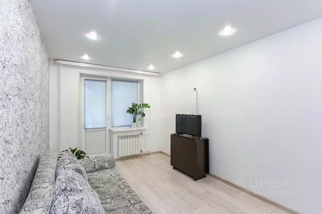 2-к кв. Тюменская область, Тюмень Широтная ул., 108а (56.6 м) - Фото 0