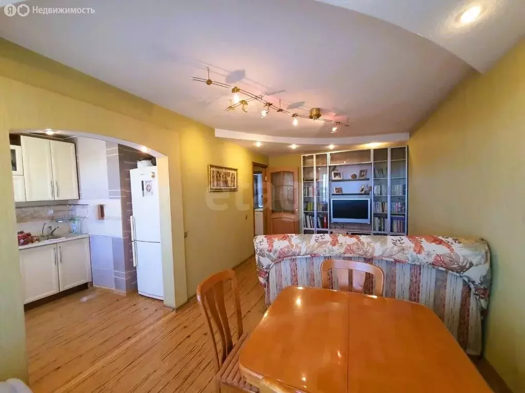 3-комнатная квартира: Петропавловск-Камчатский, проспект Циолковского, ... - Фото 2