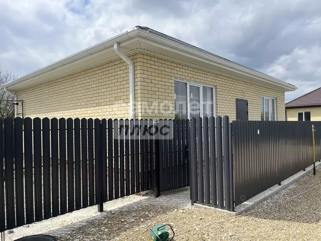 Дом в Краснодарский край, Славянск-на-Кубани ул. Гриня (100 м) - Фото 0