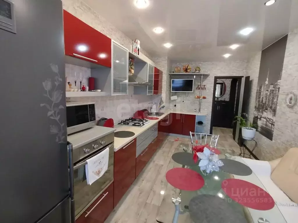 2-к кв. Саратовская область, Энгельс ул. Тельмана, 170 (57.6 м) - Фото 0