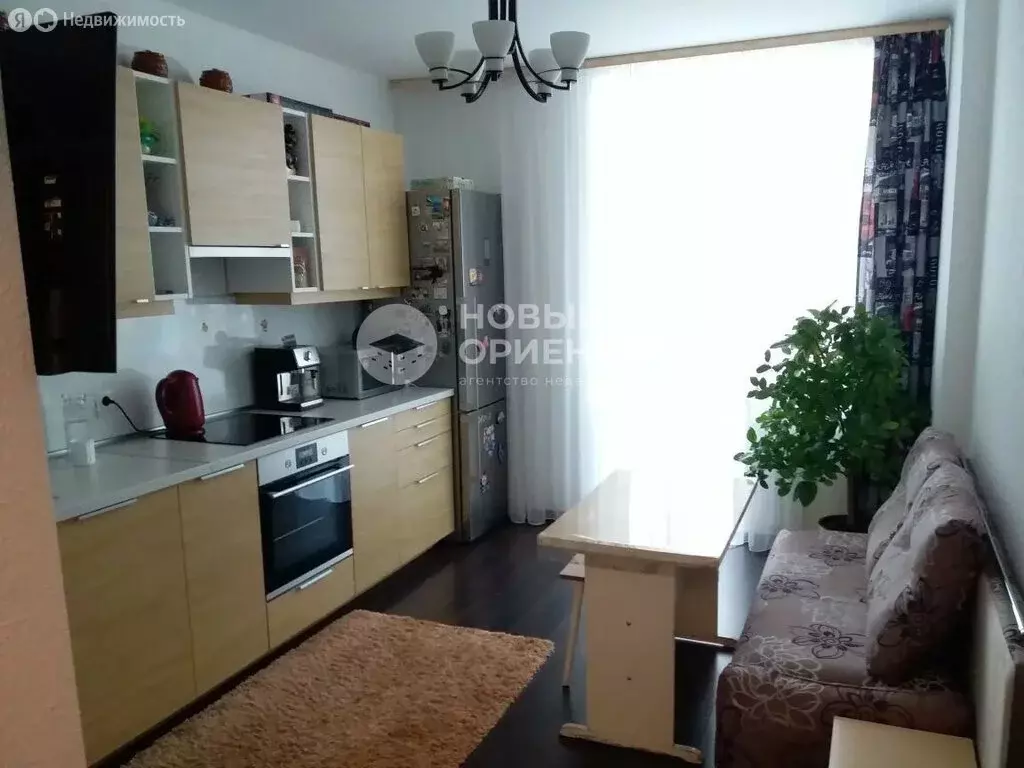 2-комнатная квартира: Екатеринбург, улица 8 Марта, 188 (77.9 м) - Фото 1