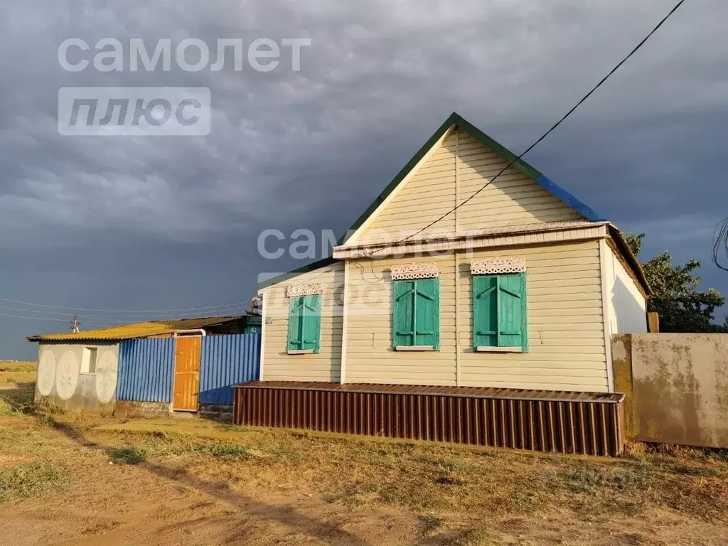 дом в астраханская область, икрянинский район, пос. хмелевой ул. . - Фото 0