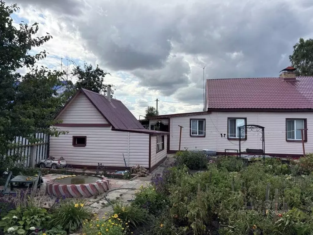 Дом в Самарская область, Безенчукский район, Екатериновка с/пос, с. ... - Фото 1