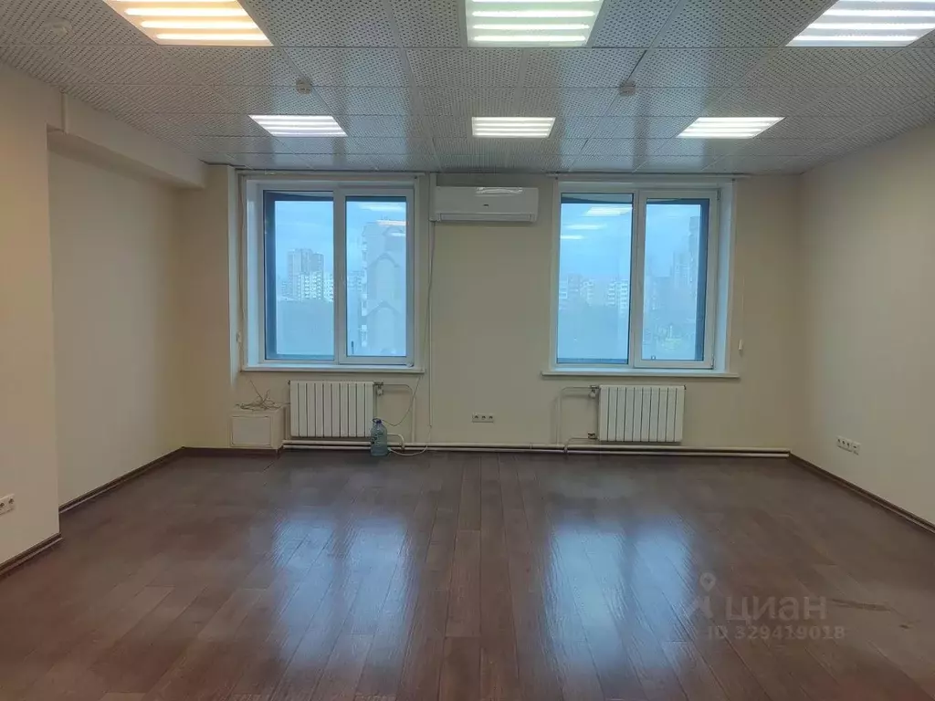Офис в Красноярский край, Красноярск Взлетная ул., 5с1 (39 м) - Фото 1