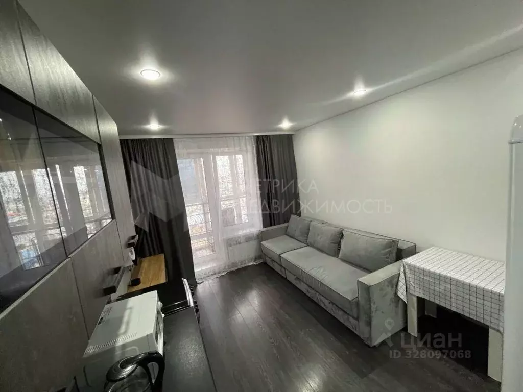 Студия Тюменская область, Тюмень ул. Тимофея Чаркова, 28 (21.0 м) - Фото 1