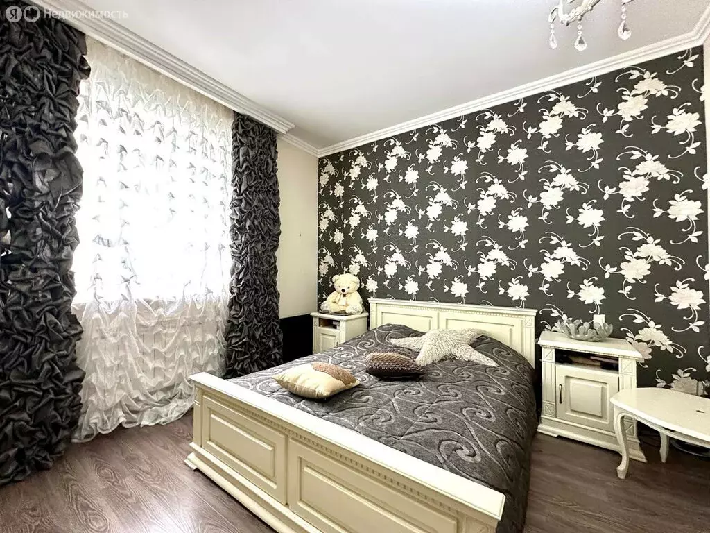 4-комнатная квартира: Брянск, улица Медведева, 9Ак1 (175.8 м) - Фото 1