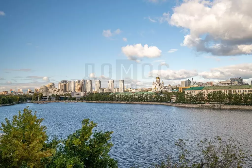 3-к кв. Свердловская область, Екатеринбург ул. 8 Марта, 7 (55.9 м) - Фото 1