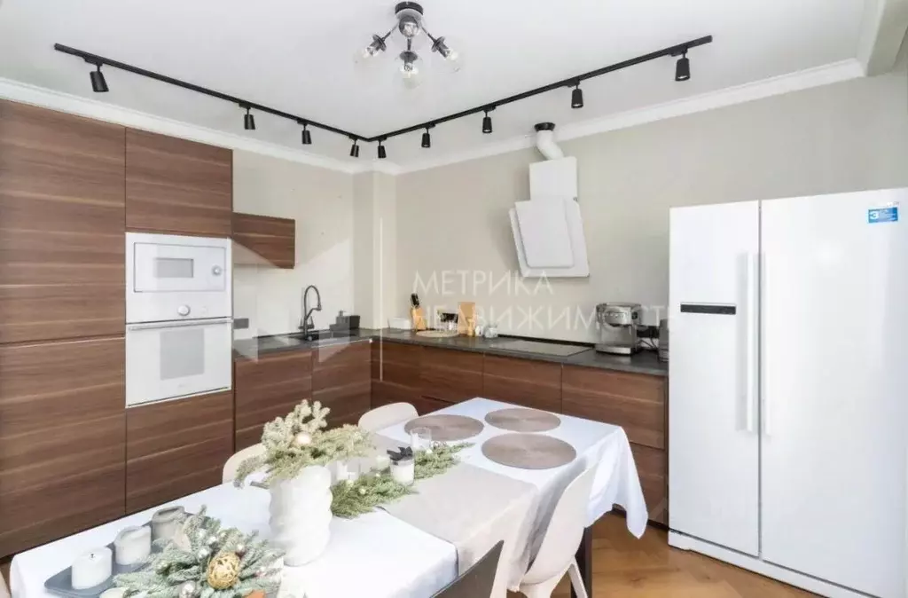 2-к кв. Тюменская область, Тюмень ул. Монтажников, 49 (80.0 м) - Фото 1