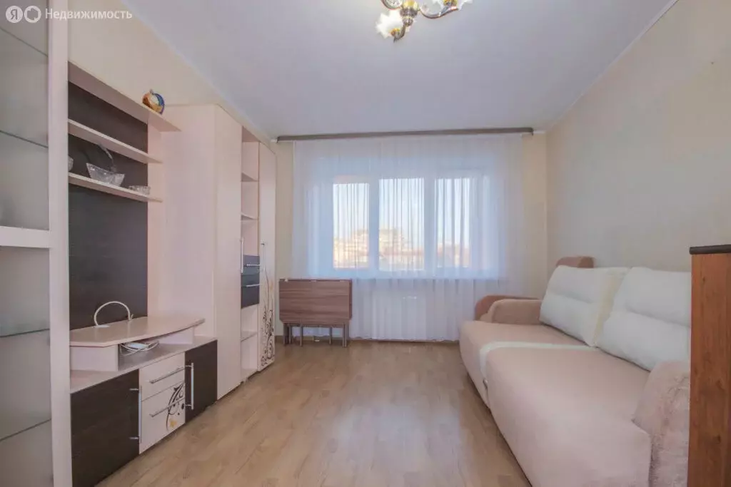 3-комнатная квартира: Екатеринбург, улица Уральских Рабочих, 33 (60 м) - Фото 1