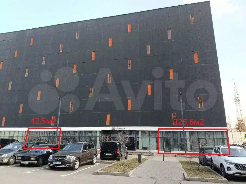 Продажа углового помещения 225.6 м - Фото 1