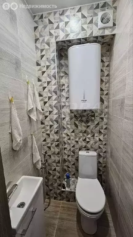 2-комнатная квартира: Тюмень, улица Мельникайте, 38к1 (63.1 м) - Фото 1