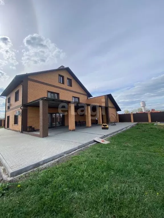 Дом в Белгородская область, Шебекино Харьковская ул. (231 м) - Фото 1
