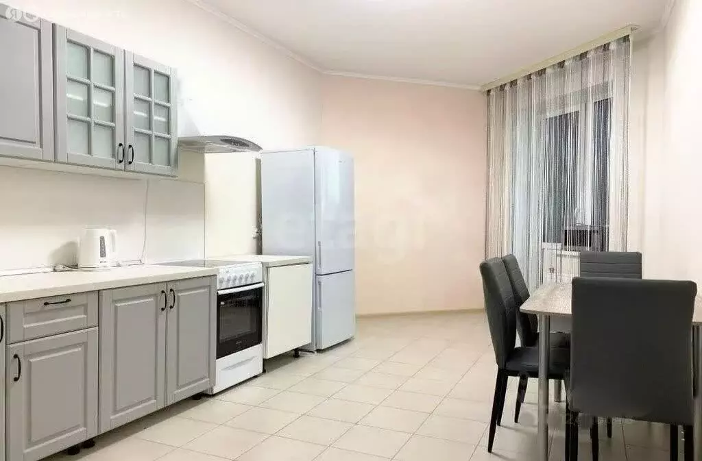3-комнатная квартира: Москва, улица Камова, 5 (77 м) - Фото 0