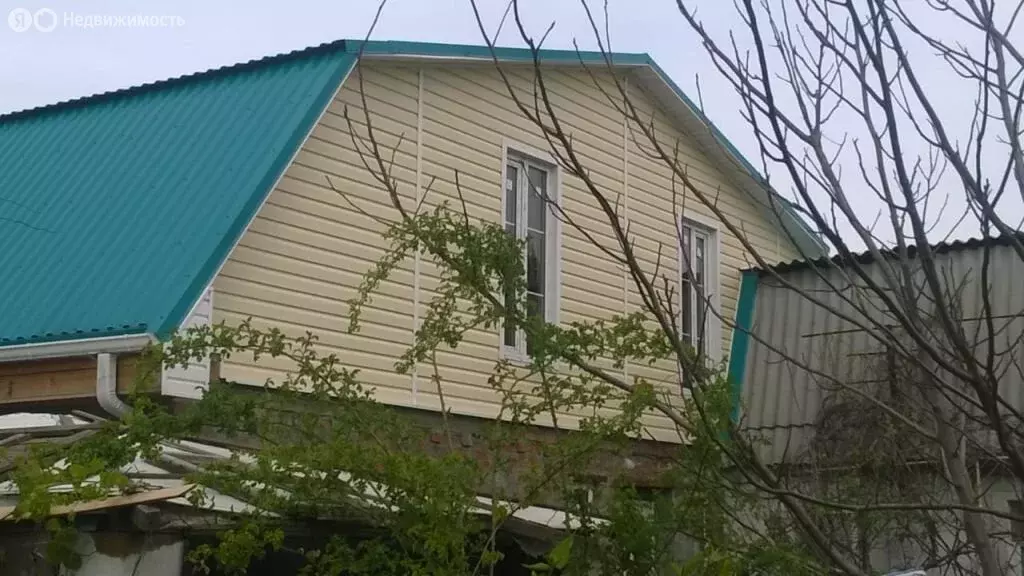 Дом в Азовский район, посёлок Красный Сад (100 м) - Фото 0