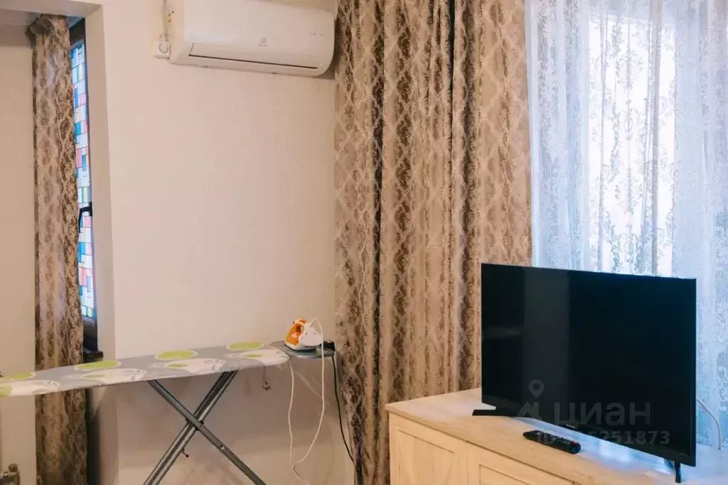 Комната Крым, Ялта муниципальный округ, Гурзуф пгт ул. 9 Мая, 12Б - Фото 1
