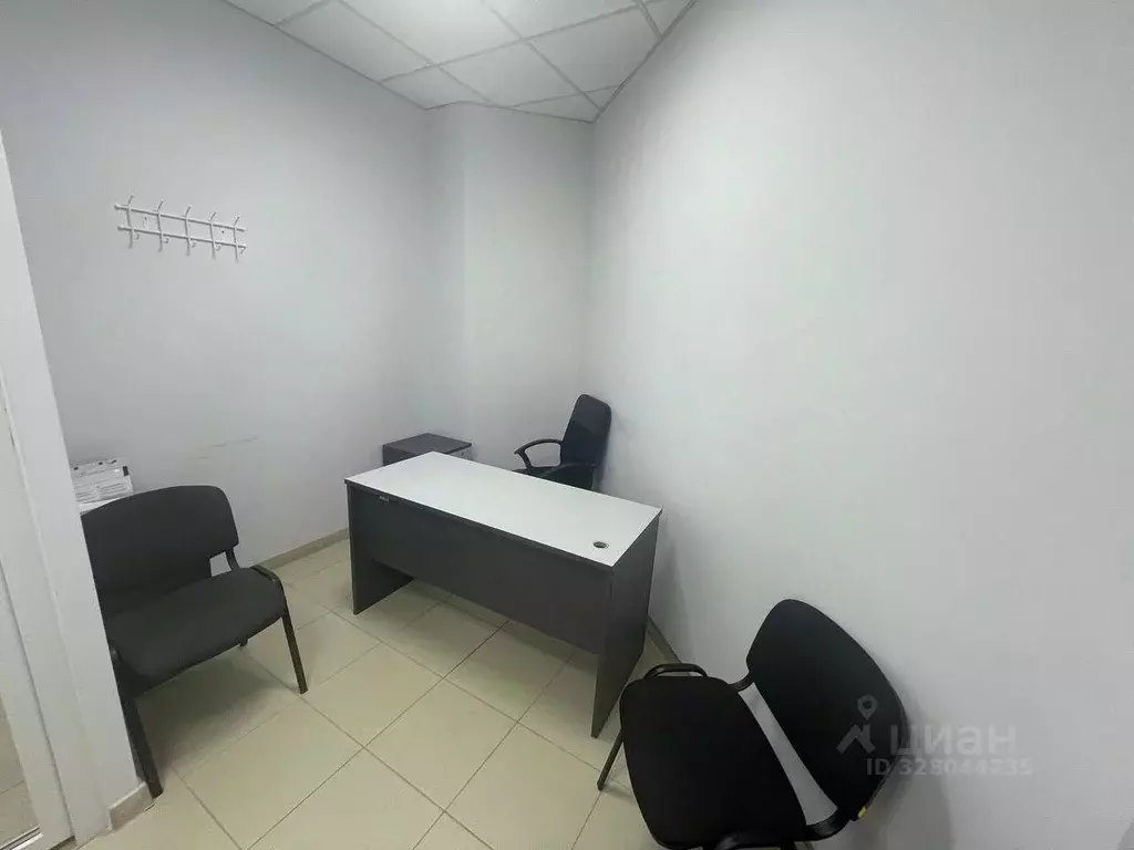 Офис в Крым, Симферополь ул. Батурина, 115 (10 м) - Фото 1