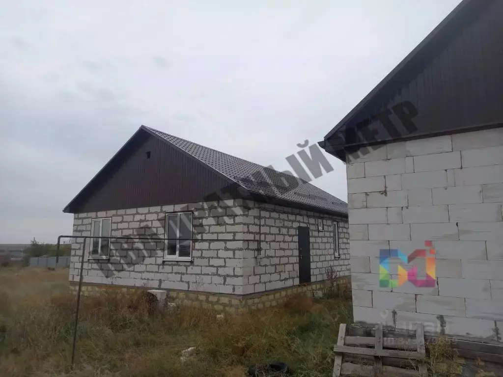 Дом в Калмыкия, Целинный район, с. Троицкое ул. Ветеранов, 16 (97 м) - Фото 0