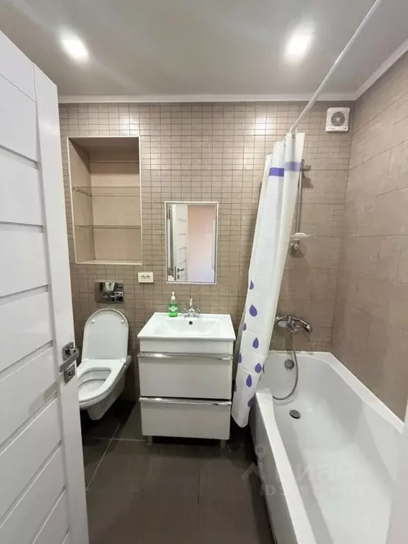 1-к кв. Крым, Симферополь ул. Караманова, 3 (45.0 м) - Фото 2