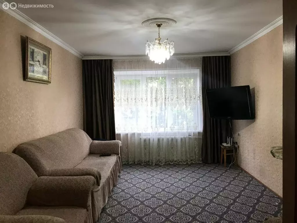 3-комнатная квартира: Владикавказ, улица Астана Кесаева, 19 (74.2 м) - Фото 0