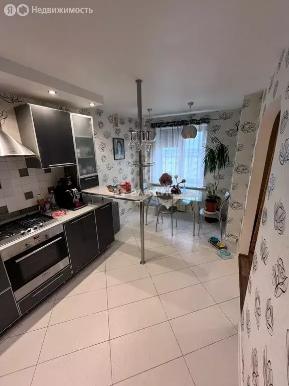 3-комнатная квартира: Волгоград, улица Маршала Ерёменко, 70 (65.8 м) - Фото 2