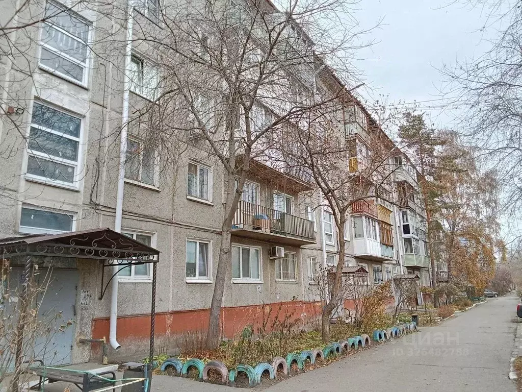 3-к кв. Омская область, Омск ул. Серова, 24В (50.0 м) - Фото 2