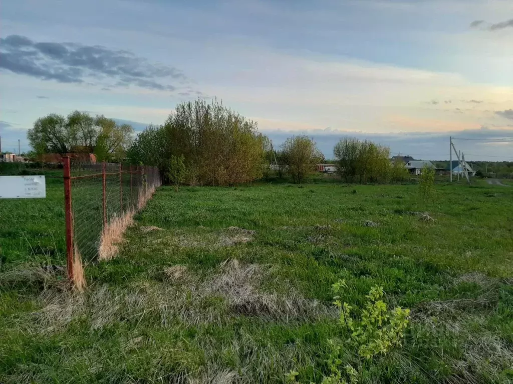 Земля вишневое. Село Петровское, городской округ Воскресенск, Московская область. Деревня Медведево Московская область. Карьеры Воскресенск Петровское. Озеро в посëлке Жданово Яковлевский район.