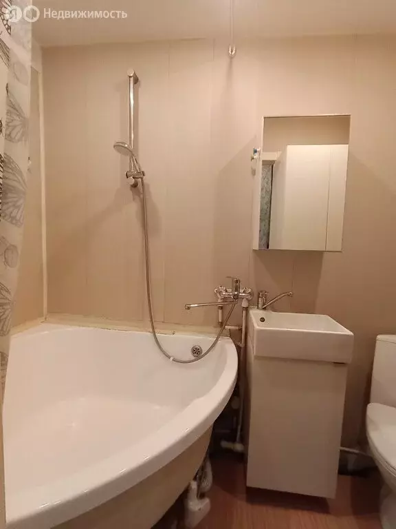 2-комнатная квартира: Екатеринбург, улица Бахчиванджи, 10 (47 м) - Фото 2