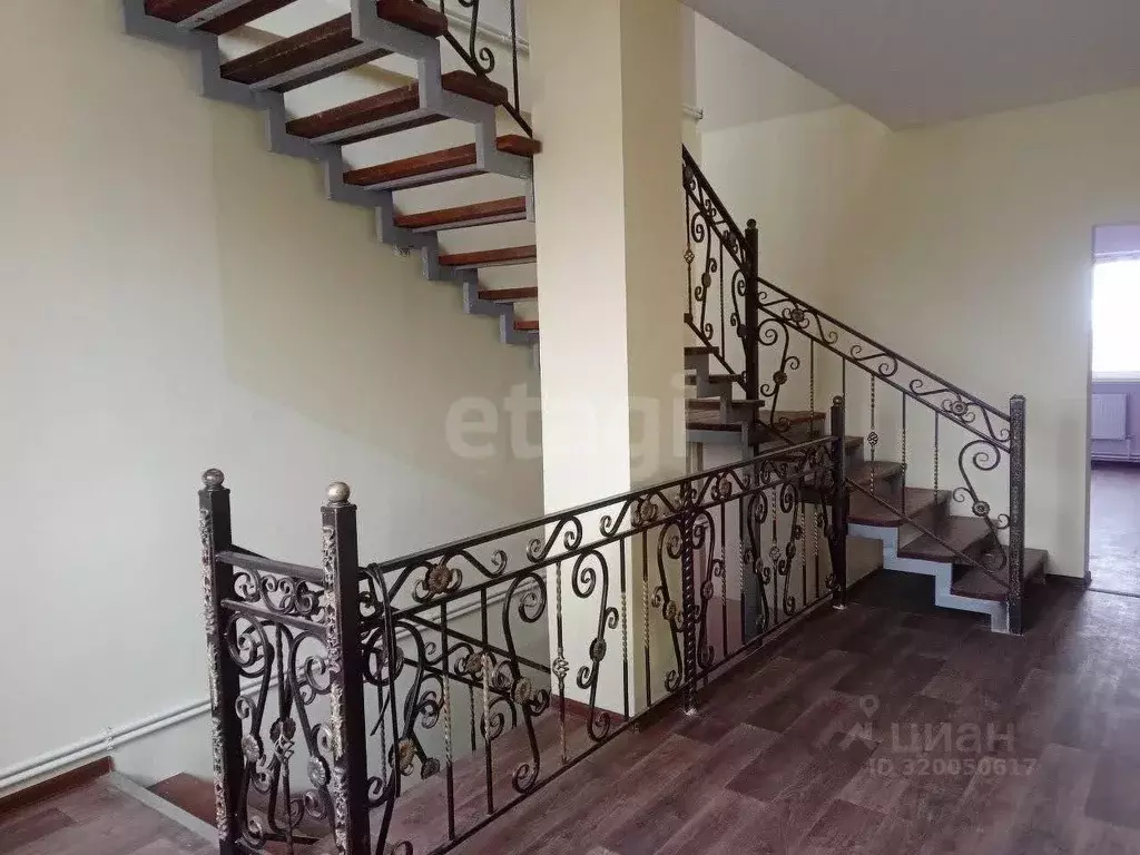 4-к кв. Курская область, Курчатов Молодежная ул., 24 (244.0 м) - Фото 1