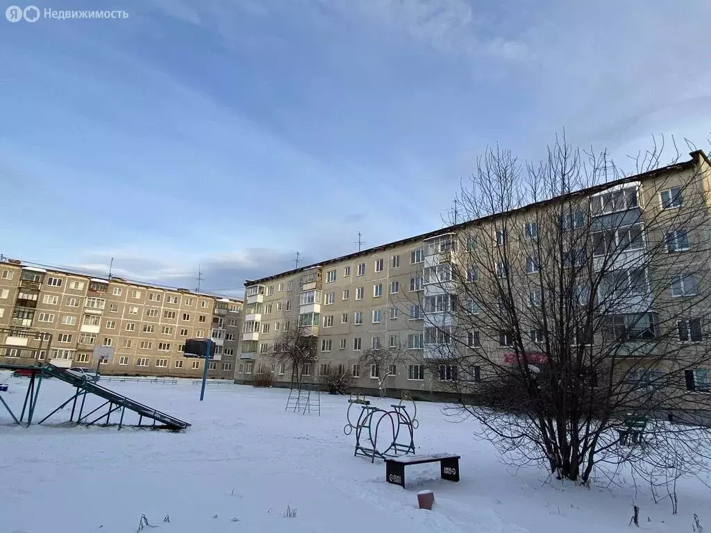 3-комнатная квартира: Ревда, улица Павла Зыкина, 48 (53.1 м) - Фото 1