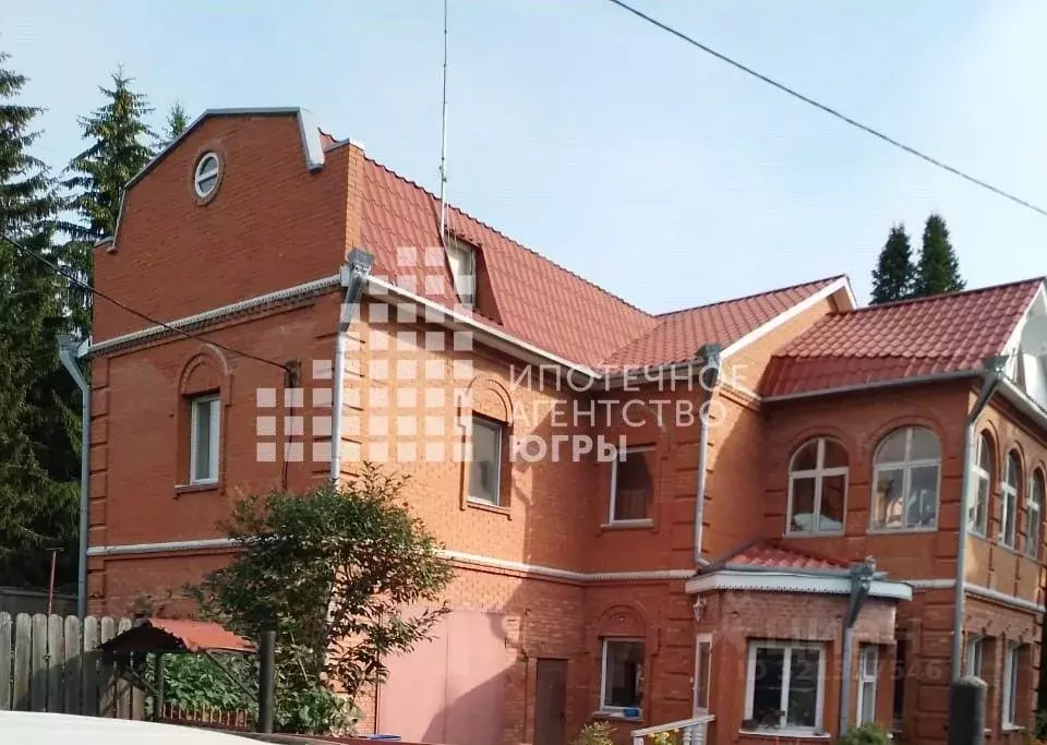 Дом в Ханты-Мансийский АО, Ханты-Мансийск ул. Строителей, 7 (360 м) - Фото 0