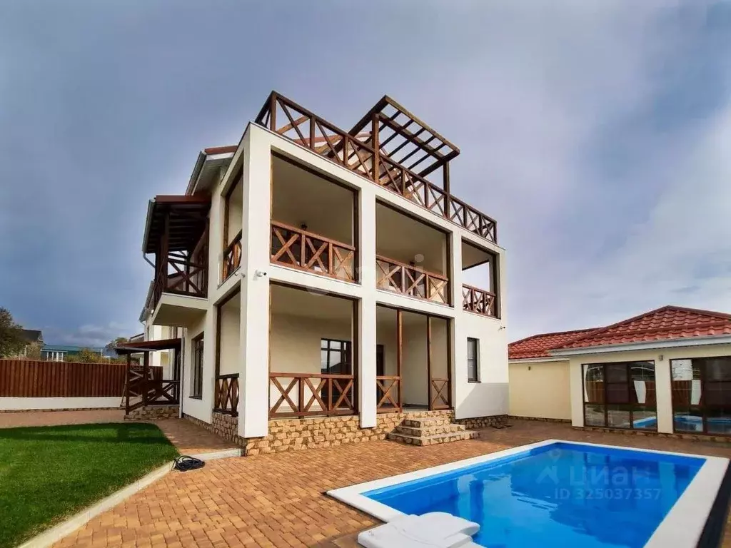 Дом в Краснодарский край, Геленджик Солнечный мкр,  (320 м) - Фото 1