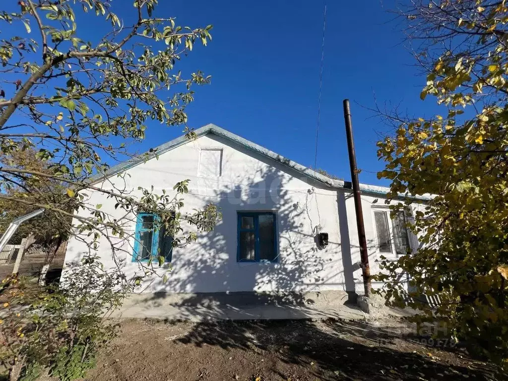 Дом в Крым, Сакский район, с. Зерновое ул. Юбилейная (50 м) - Фото 1