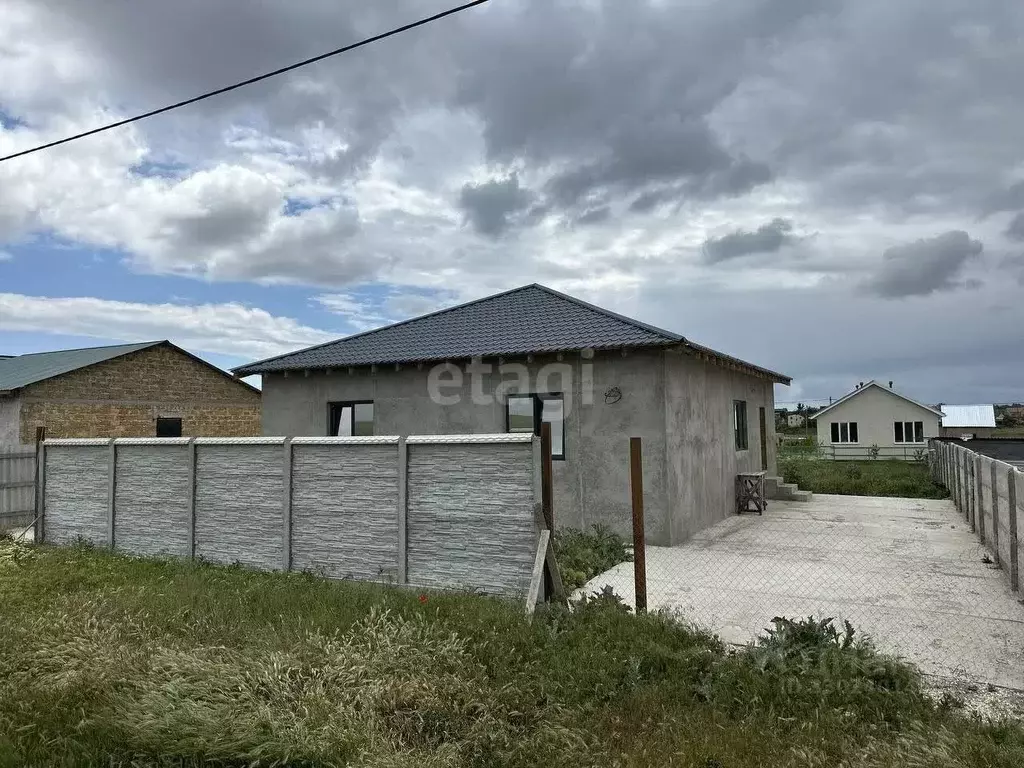 Дом в Крым, Сакский район, Суворовское с/пос, Нарцисс ОК 15 (32 м) - Фото 1