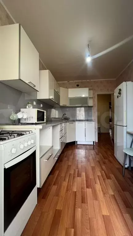2-к. квартира, 54 м, 4/9 эт. - Фото 0