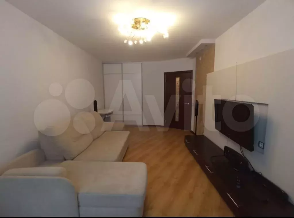 1-к. квартира, 37 м, 1/10 эт. - Фото 1