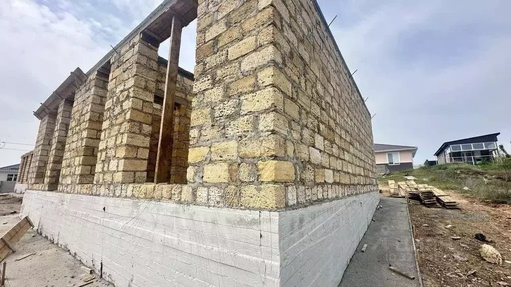 Дом в Крым, Симферопольский район, с. Мирное ул. Добрая (110 м) - Фото 1