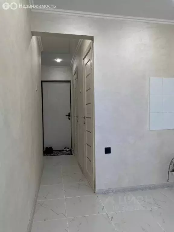 3-комнатная квартира: Тюмень, улица Самарцева, 34 (64 м) - Фото 1