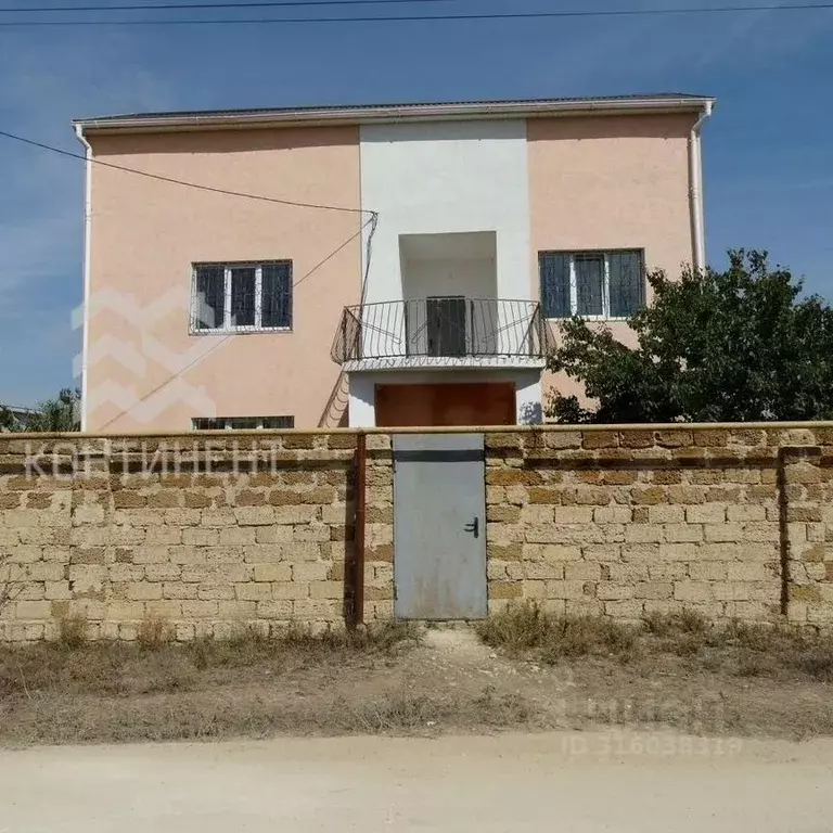 Дом в Крым, Сакский район, с. Уютное ул. Мира, 1 (305 м) - Фото 1