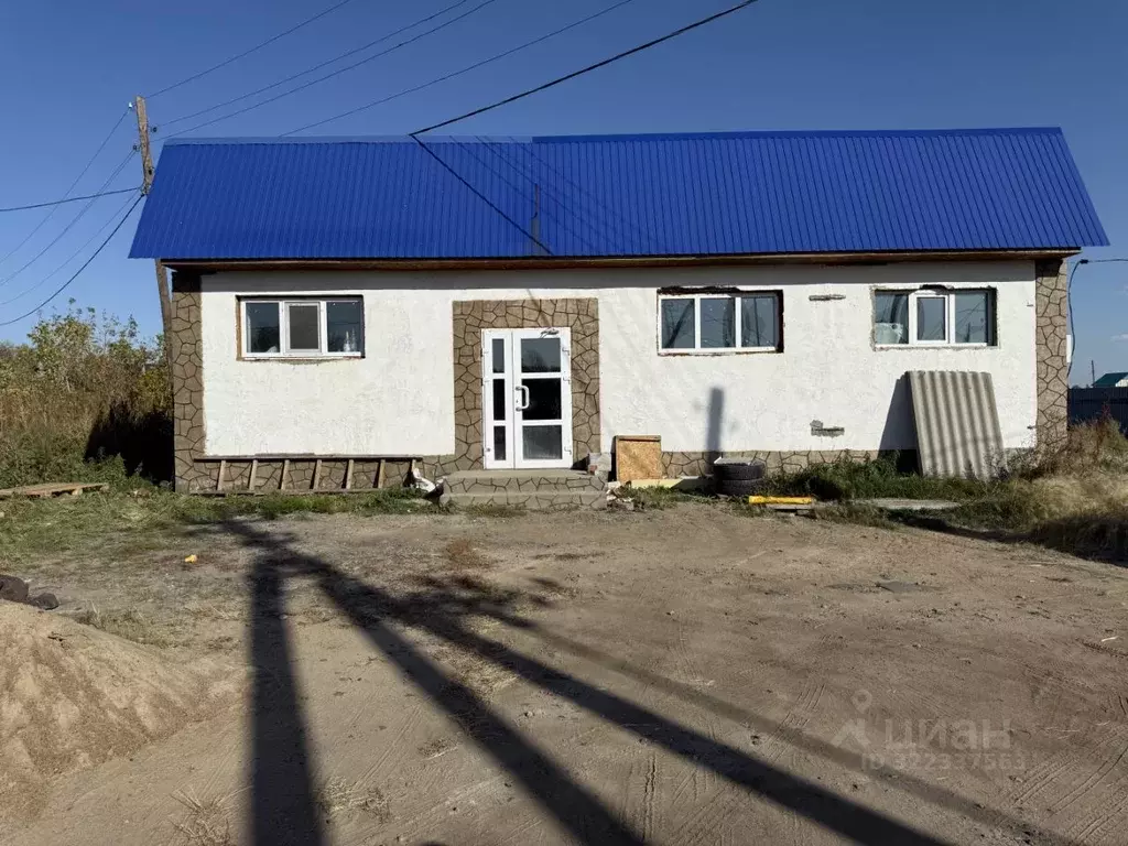 Помещение свободного назначения в Омская область, Таврическое рп ул. ... - Фото 1