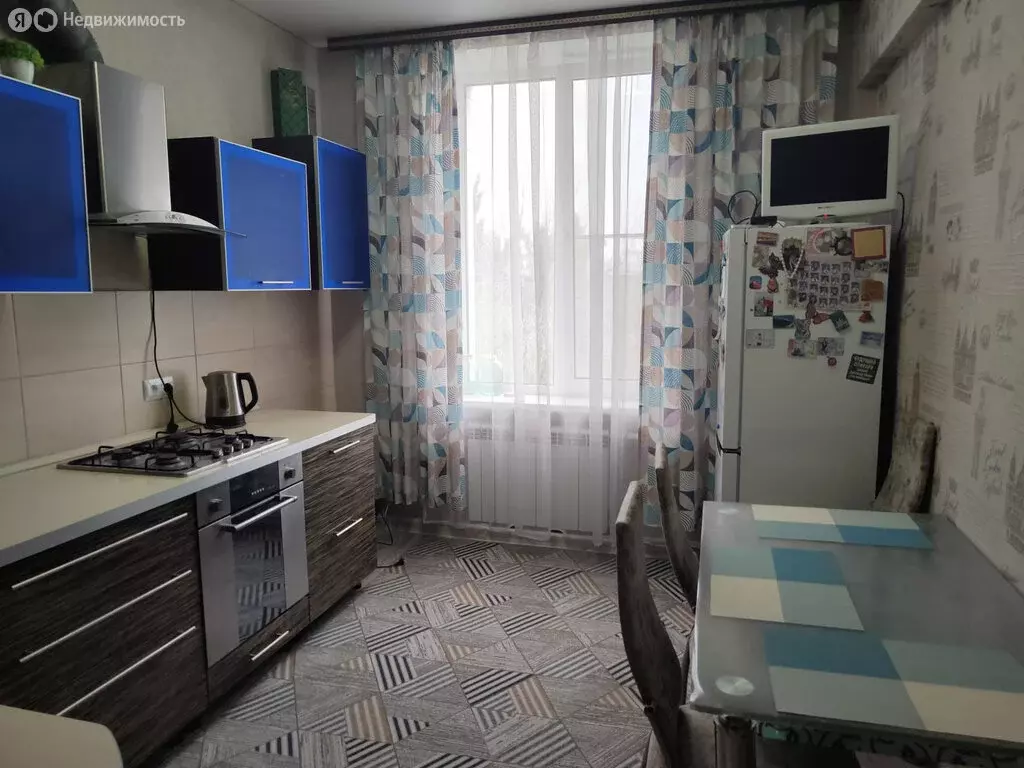 2-комнатная квартира: Саратов, проспект Энтузиастов, 64 (60 м) - Фото 0