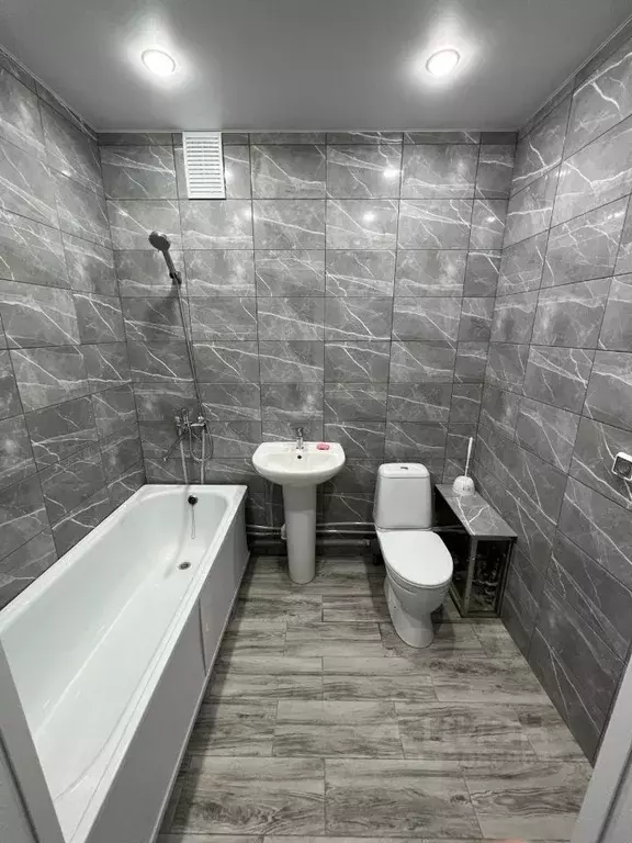 2-к кв. Татарстан, с. Высокая Гора ул. Хасана Шайдуллина, 1 (47.0 м) - Фото 2