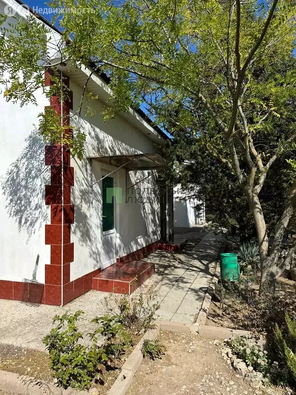 Дом в Качинский муниципальный округ, посёлок Кача (100 м) - Фото 0