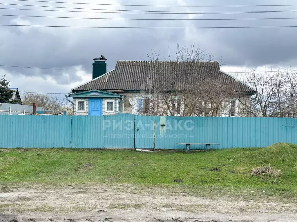 Дом в Брянская область, Карачевское городское поселение, с. Бережок ... - Фото 1