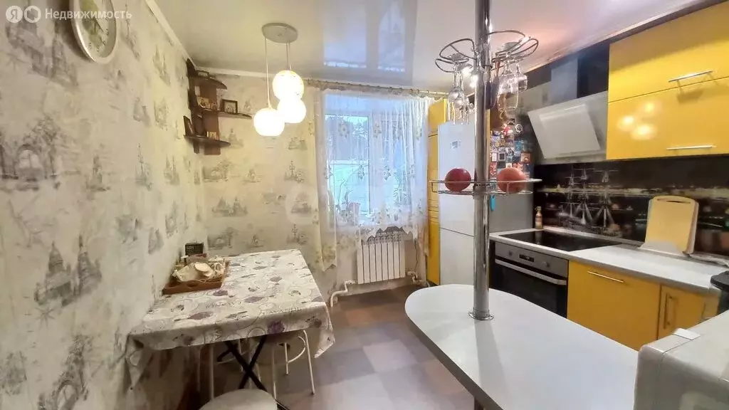 3-комнатная квартира: Заводоуковск, Федеративная улица, 6 (70 м) - Фото 1